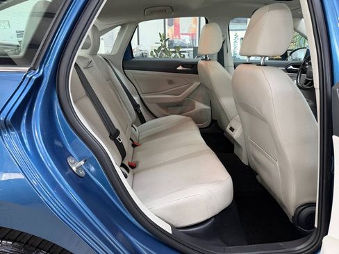 Used 2019 Volkswagen Jetta SE w/ Cold Weather Package FWD image 15