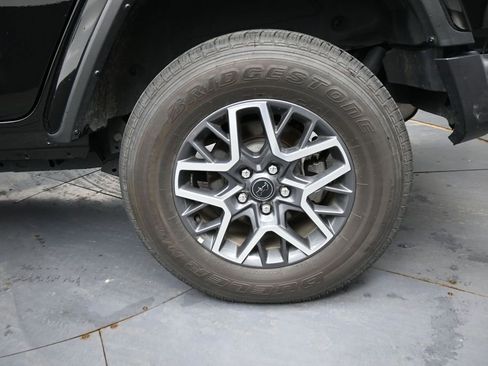 Used 2025 Jeep Wrangler Unlimited Sahara AWD/4WD image 13