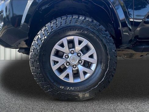 Used 2017 Toyota Tacoma SR5 w/ Tow Package AWD/4WD image 28