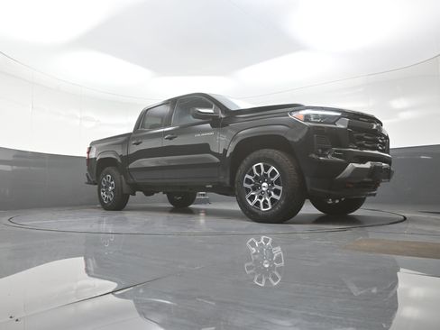 Used 2023 Chevrolet Colorado Z71 w/ Z71 Convenience Package 2 image 9