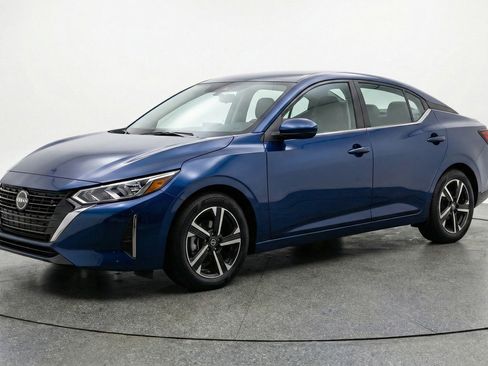 Used 2025 Nissan Sentra SV image 3