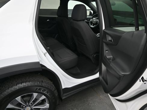 Used 2025 Chevrolet Equinox LT FWD image 12