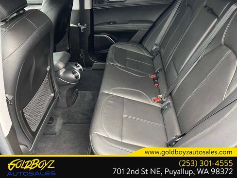 Used 2018 Alfa Romeo Stelvio AWD image 15