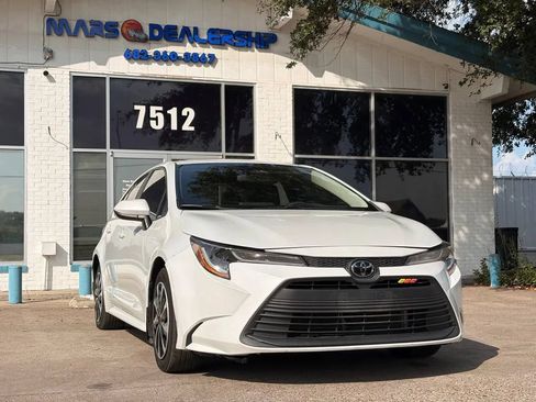 Used 2023 Toyota Corolla LE FWD image 1
