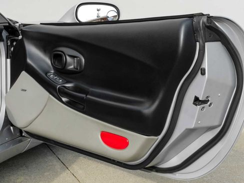 Used 2000 Chevrolet Corvette w/ Memory Pkg image 38