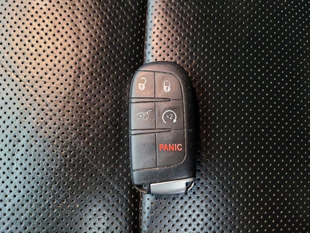 Used 2020 Jeep Grand Cherokee Limited w/ Luxury Group II RWD image 32