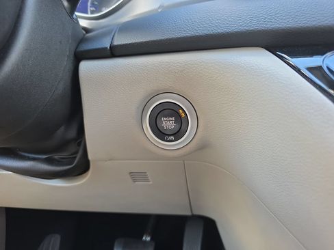 Used 2023 Chrysler Pacifica Touring-L FWD image 22