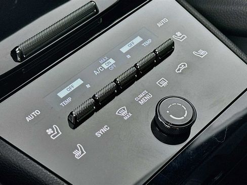 Certified 2025 Porsche Cayenne Coupe AWD/4WD image 21