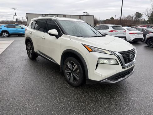 Used 2023 Nissan Rogue SL w/ SL Premium Package image 9