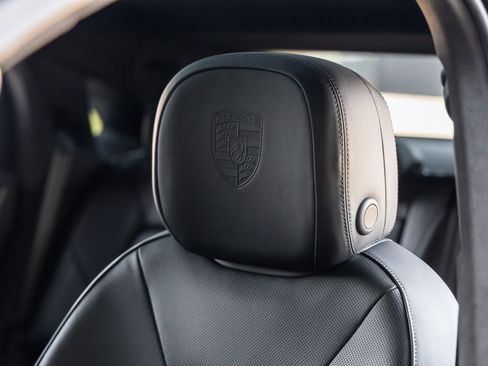 New 2025 Porsche Cayenne Turbo image 30