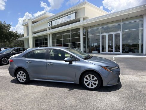 Used 2020 Toyota Corolla LE FWD image 1