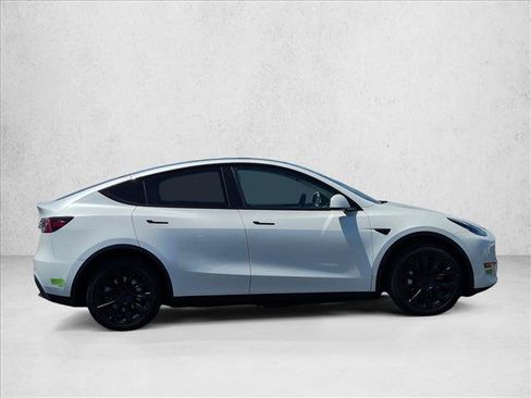 Used 2023 Tesla Model Y Long Range AWD/4WD image 4