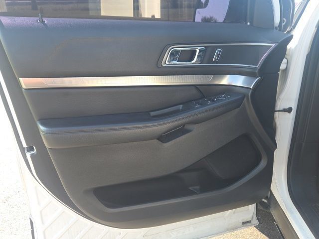 Used 2018 Ford Explorer XLT w/ Equipment Group 202A AWD/4WD image 24