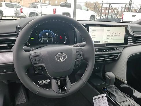 Used 2026 Toyota Camry SE image 21