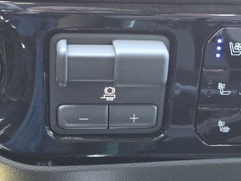 New 2026 GMC Sierra 2500 SLT image 13