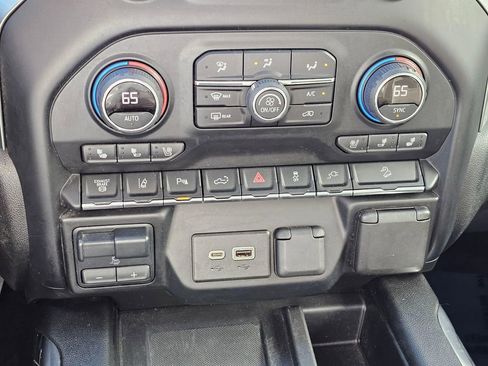 Used 2020 Chevrolet Silverado 2500 LTZ w/ LTZ Premium Package image 33