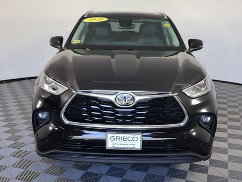 Used 2021 Toyota Highlander Limited AWD/4WD image 3