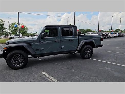 New 2025 Jeep Gladiator Sport image 24