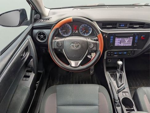 Used 2018 Toyota Corolla LE FWD image 12