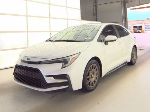 Used 2024 Toyota Corolla SE FWD image 2