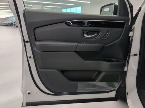 New 2025 Honda Pilot Touring image 20