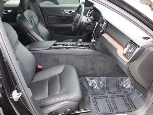 Used 2024 Volvo S60 B5 Plus image 20