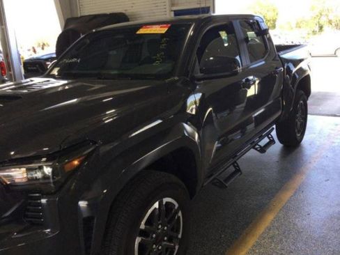 Used 2025 Toyota Tacoma TRD Sport w/ TRD Sport Upgrade Package image 1