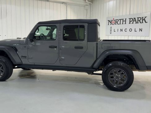 Used 2022 Jeep Gladiator Sport w/ Trailer Tow Package image 7