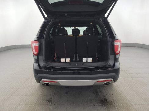 Used 2017 Ford Explorer XLT w/ Equipment Group 202A image 29