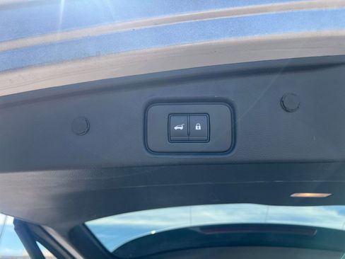 Used 2025 Nissan Pathfinder SV FWD image 22