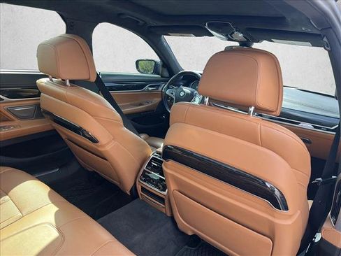 Used 2017 BMW 750i image 22