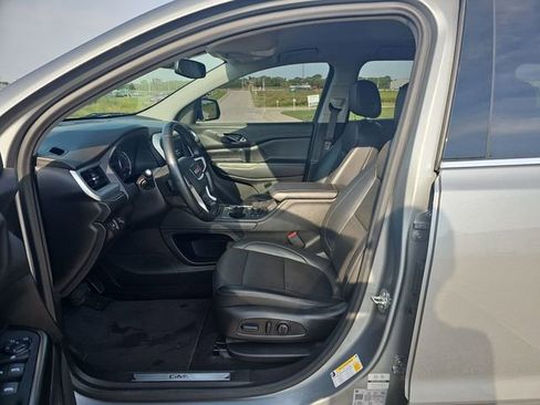 Used 2023 GMC Acadia SLT image 19