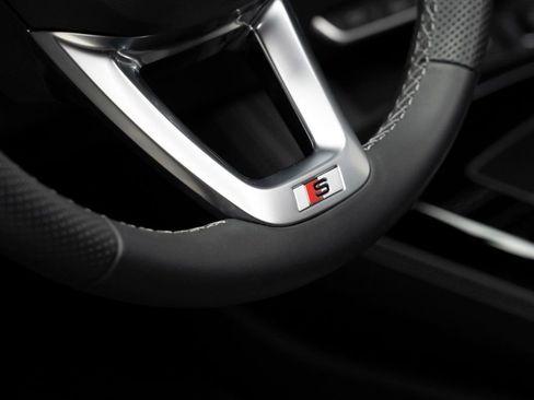 Used 2024 Audi SQ5 Premium Plus w/ Premium Plus Package image 28