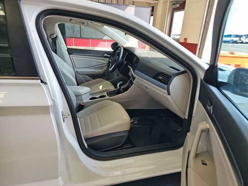 Used 2023 Volkswagen Jetta SE FWD image 13