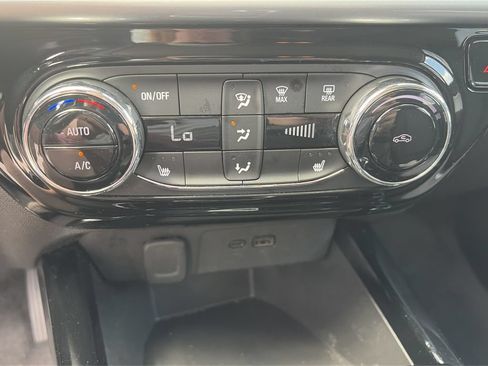 Used 2025 Chevrolet Trax LT w/ Driver Confidence Package FWD image 23