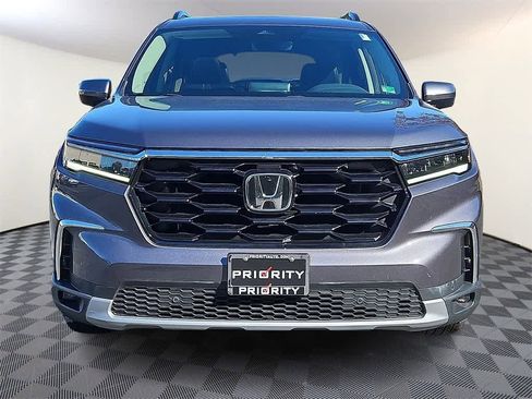 Certified 2025 Honda Pilot Touring image 2