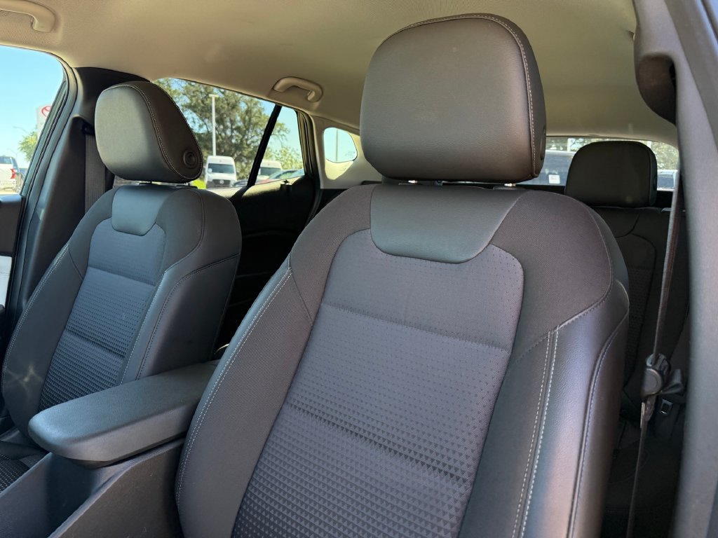 Used 2025 Chevrolet Trax LT FWD image 9