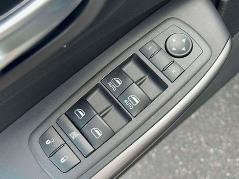 Used 2021 Jeep Cherokee Limited w/ Mopar Interior Package AWD/4WD image 16