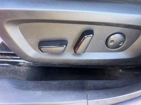 Used 2022 Mitsubishi Outlander SE image 10