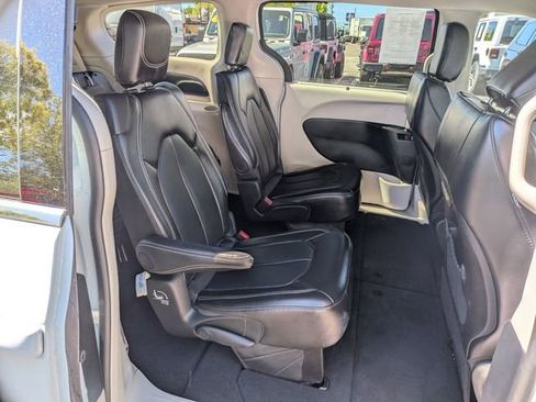Used 2024 Chrysler Pacifica Touring-L FWD image 29