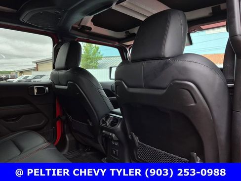 Used 2025 Jeep Wrangler Unlimited Rubicon AWD/4WD image 18