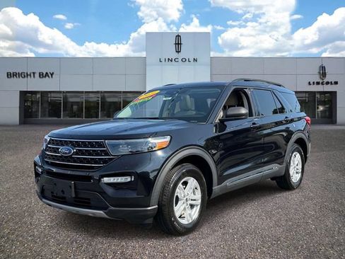 Used 2021 Ford Explorer XLT w/ Equipment Group 202A AWD/4WD image 2