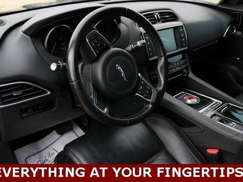 Used 2018 Jaguar F-PACE Prestige image 13