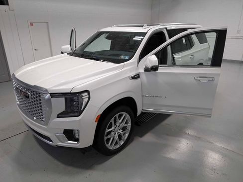 Used 2024 GMC Yukon Denali w/ Advanced Technology Package image 17
