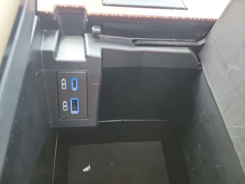 Used 2022 Toyota Sienna XLE image 25