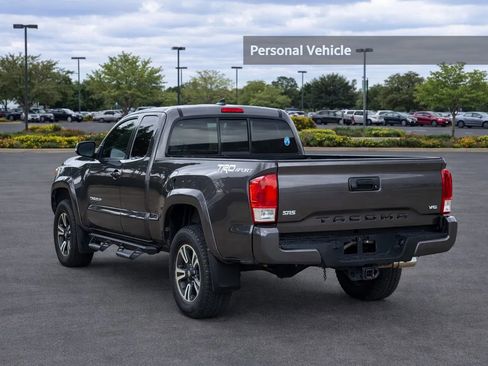 Used 2016 Toyota Tacoma TRD Sport w/ Towing Package RWD image 3