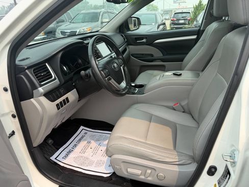 Used 2015 Toyota Highlander XLE AWD/4WD image 10