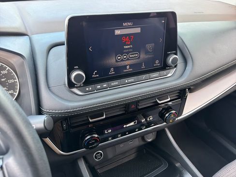 Used 2023 Nissan Rogue SV image 30