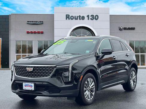 Used 2025 Cadillac XT4 Premium Luxury AWD/4WD image 2