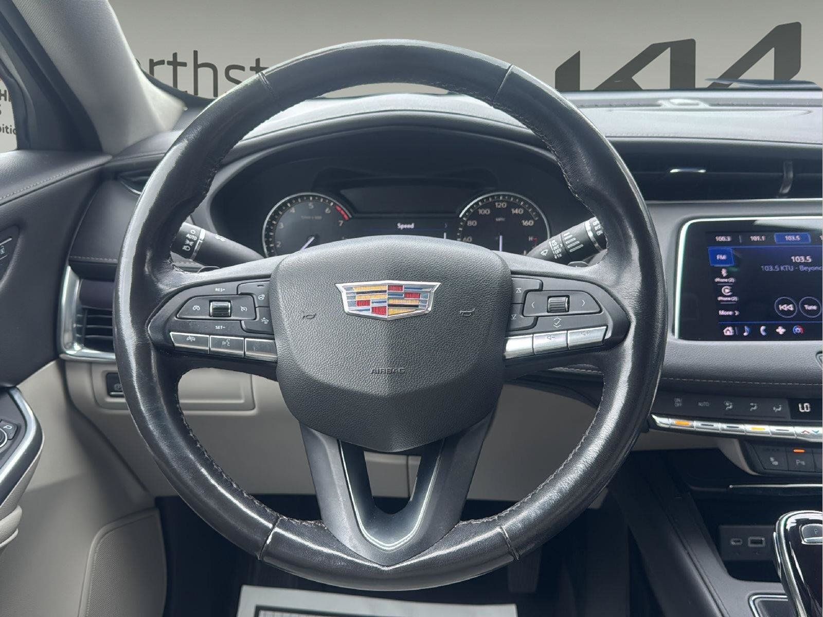Used 2022 Cadillac XT4 Luxury w/ Cold Weather Package AWD/4WD image 14